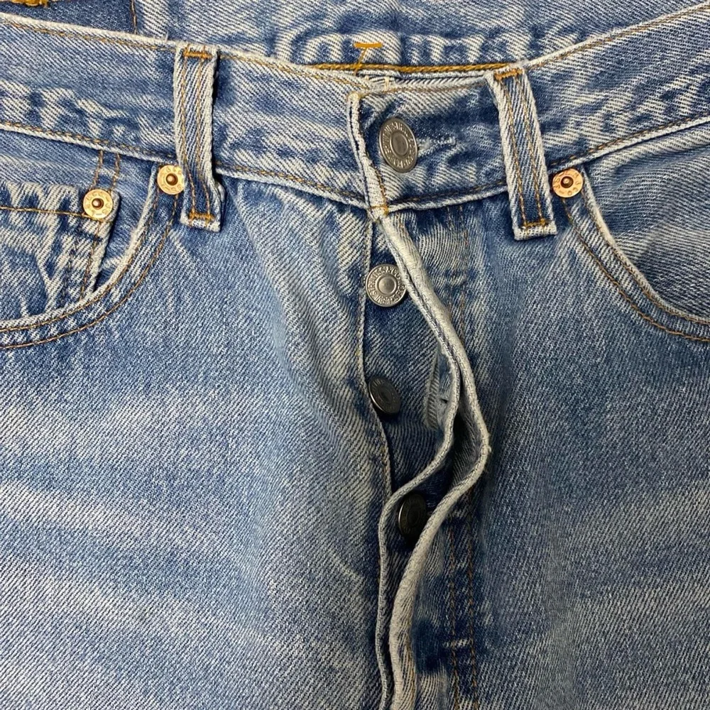 Vintage LEVIS 🖤 - Picture 3 of 8